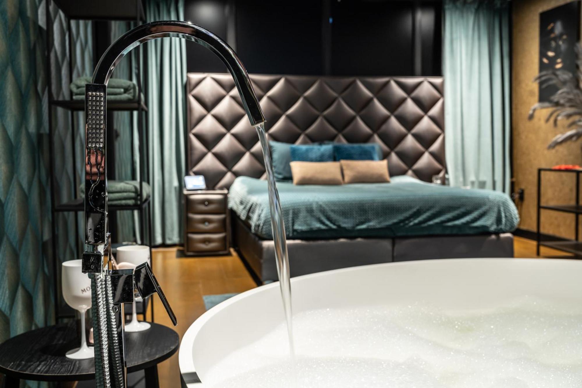 De Luxe Bed &Wellness Villa 's-Hertogenbosch  Bagian luar foto